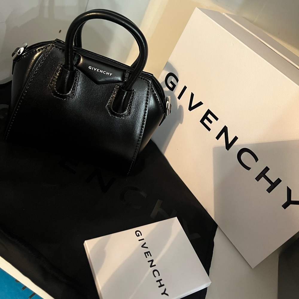 Givenchy MICRO Antigona Leather Bag